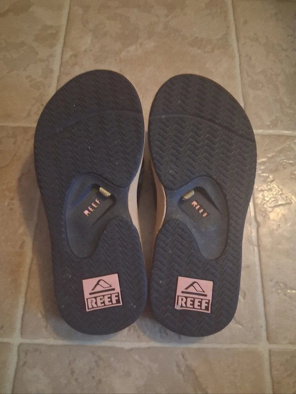 Reef Fanning Womens/ Big Girl Flip Flops, Size 6, Tropical Hibiscis Design